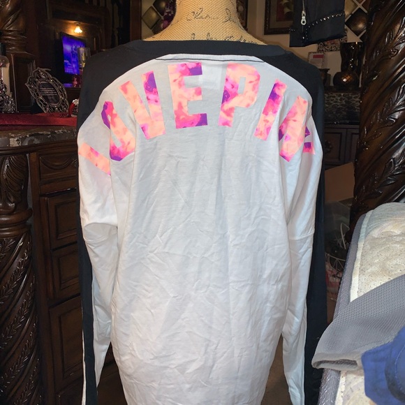 BRAND NEW TOP FROM VICTORIA'S SECRET "PINK" - Picture 3 of 5